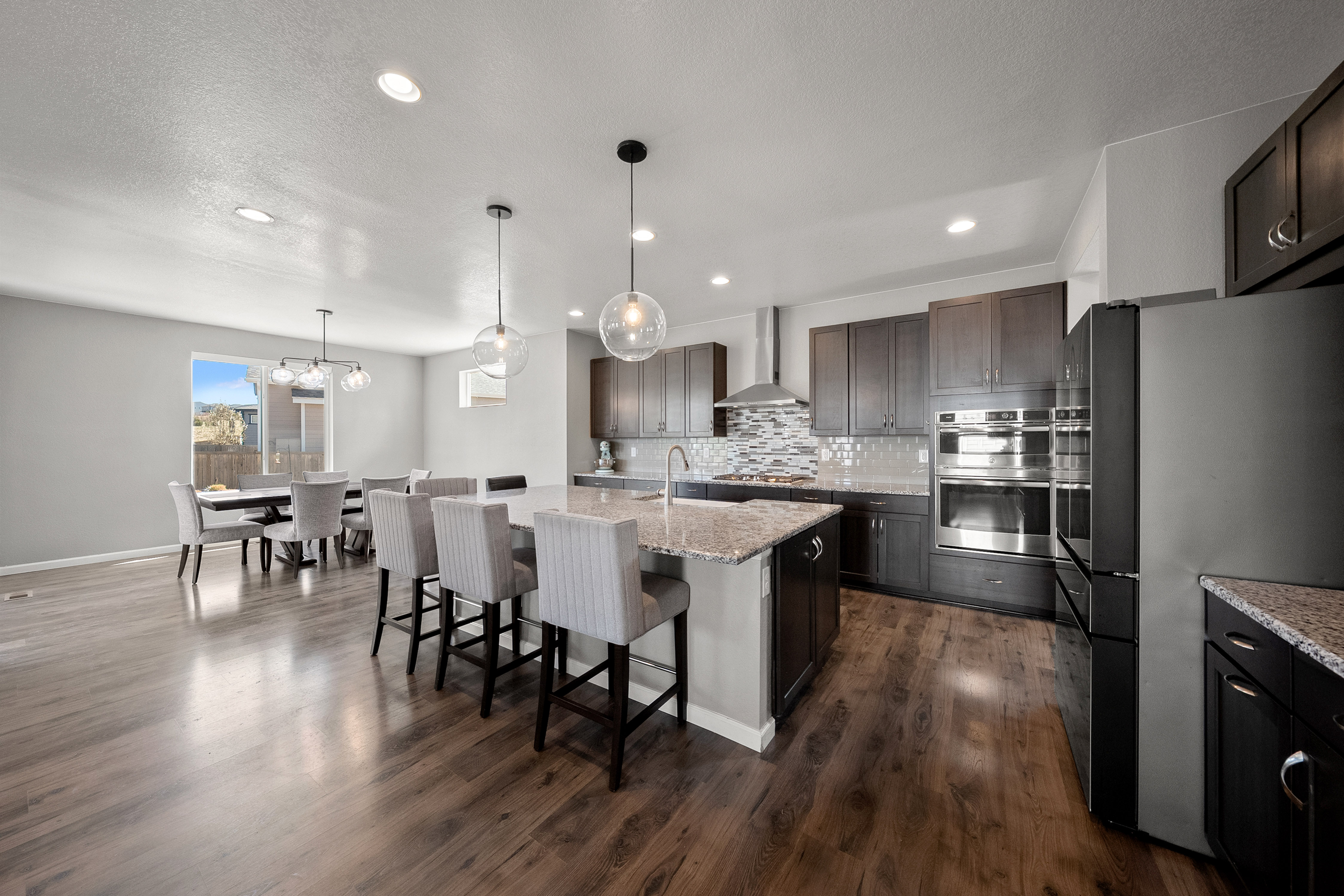  Set on an Impressive 0.35 Acre Homesite, the Outdoor Experience is Captivating - 物件實景