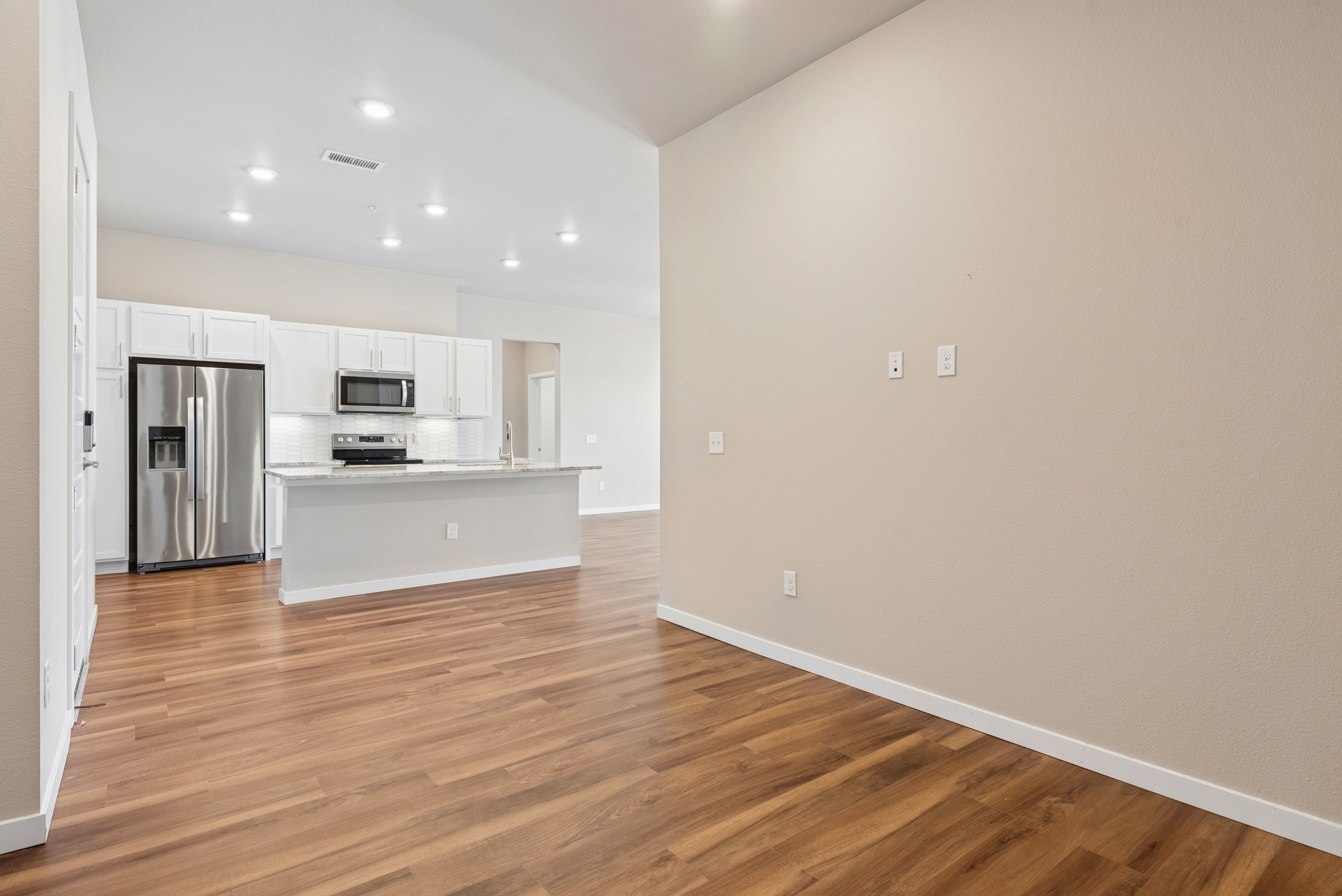  This Stunning Fremont Place Condo Offers the Best Value in the Community - 物件實景