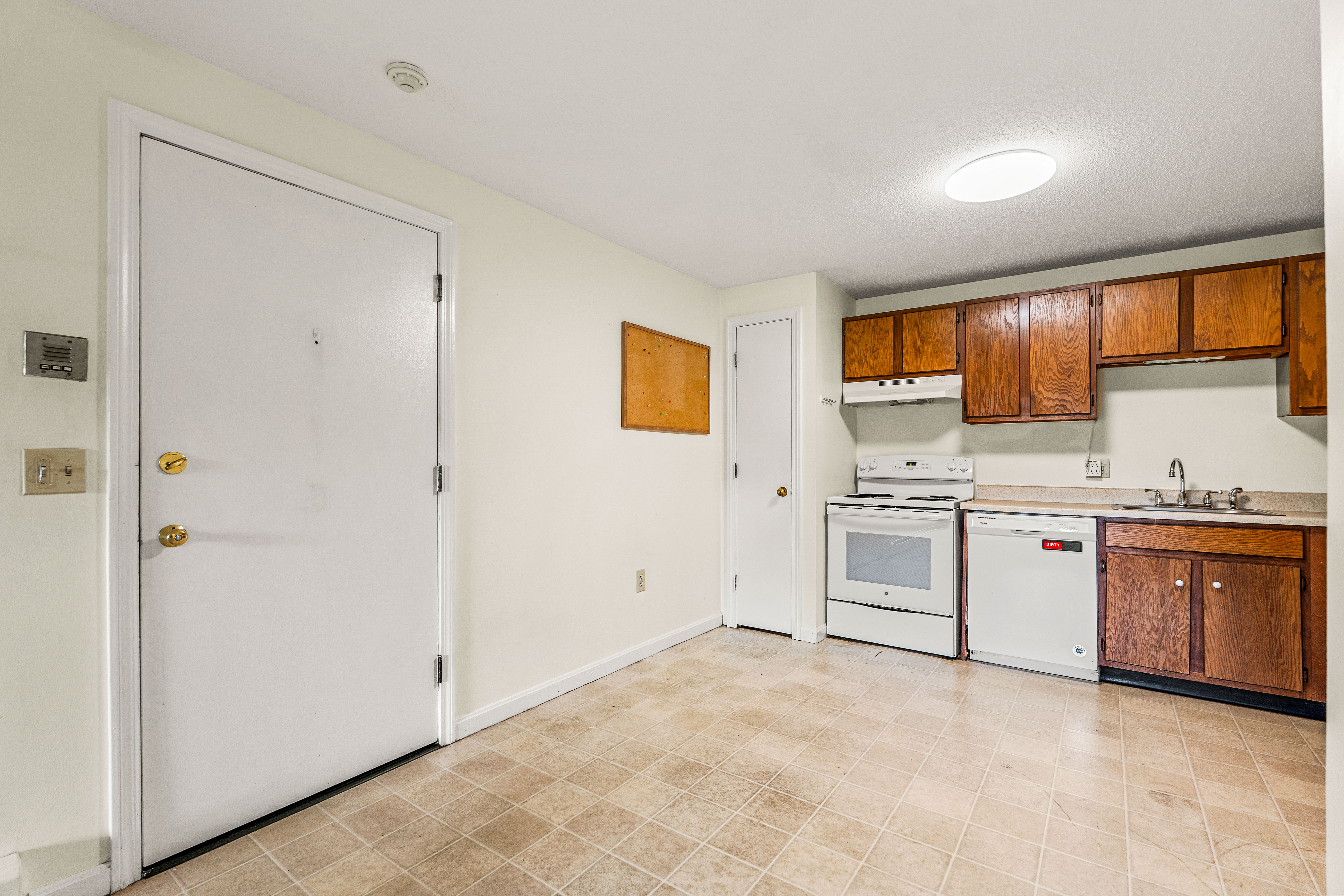  1202 White Cedar Boulevard, Portsmouth, NH 03801 - 物件實景