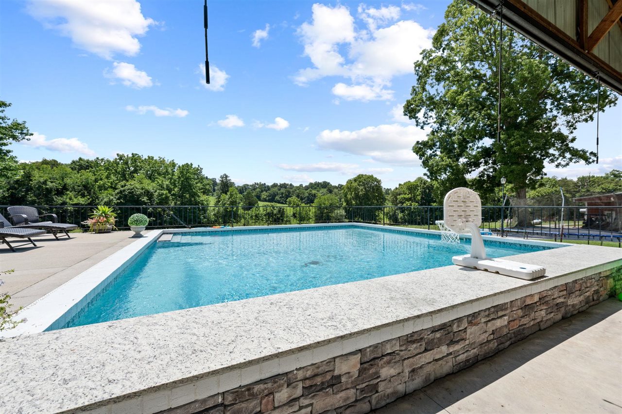 Franklin, Kentucky, 42134, United States, 5 Bedrooms Bedrooms, ,3 BathroomsBathrooms,Residential,For Sale,1903592