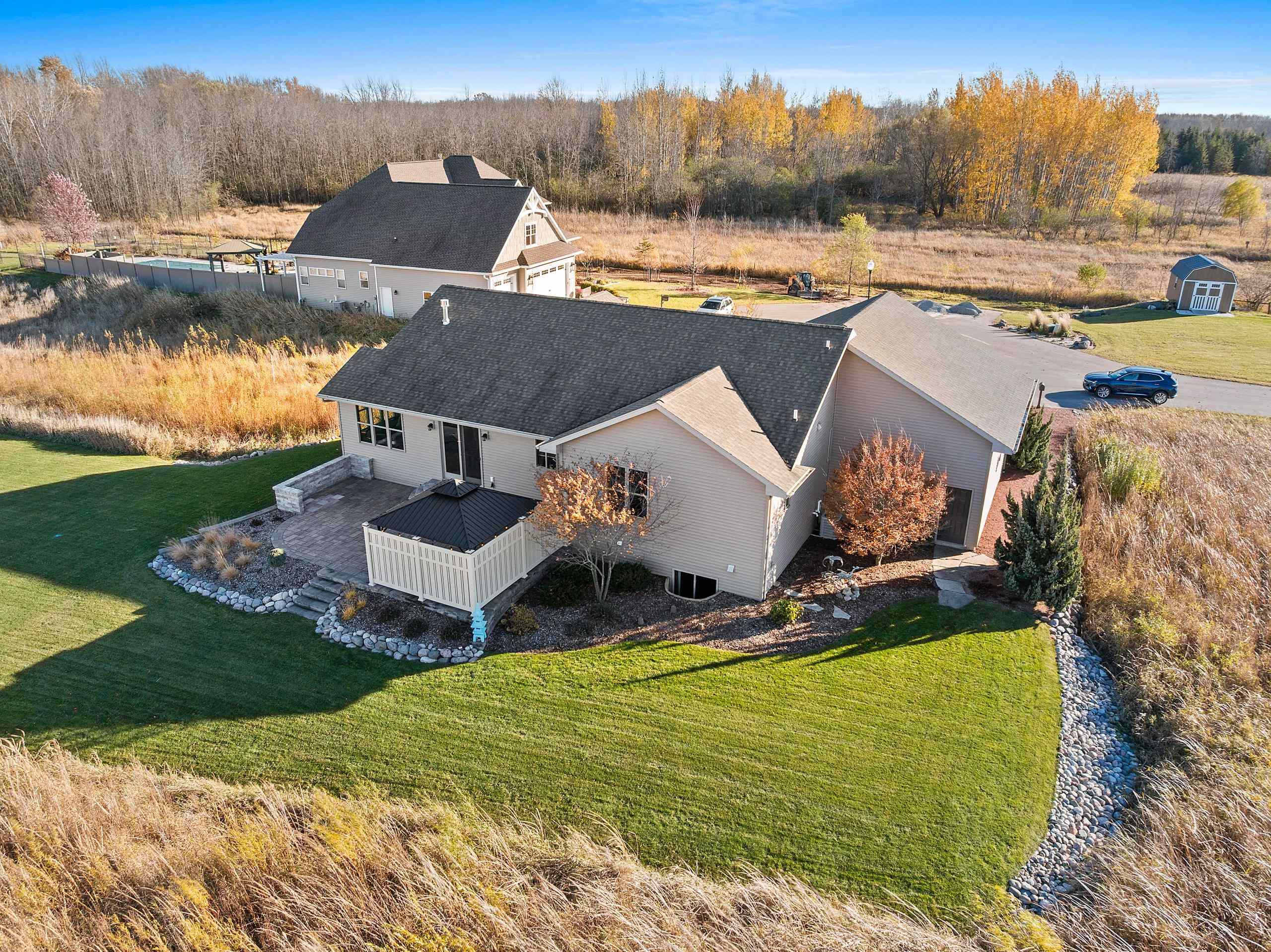 NEENAH, Wisconsin, 54956, United States, 3 Bedrooms Bedrooms, ,3 BathroomsBathrooms,Residential,For Sale,1986561