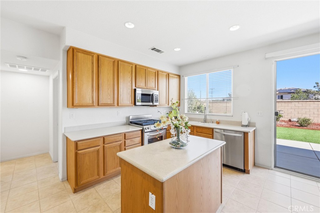 Hesperia, California, 92344, United States, 4 Bedrooms Bedrooms, ,3 BathroomsBathrooms,Residential,For Sale,2036953