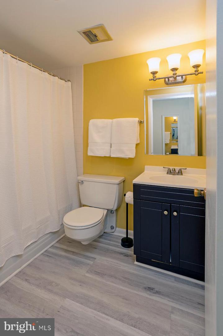 Annapolis, Maryland, 21403, United States, 1 Bedroom Bedrooms, ,1 BathroomBathrooms,Residential,For Sale,1860051