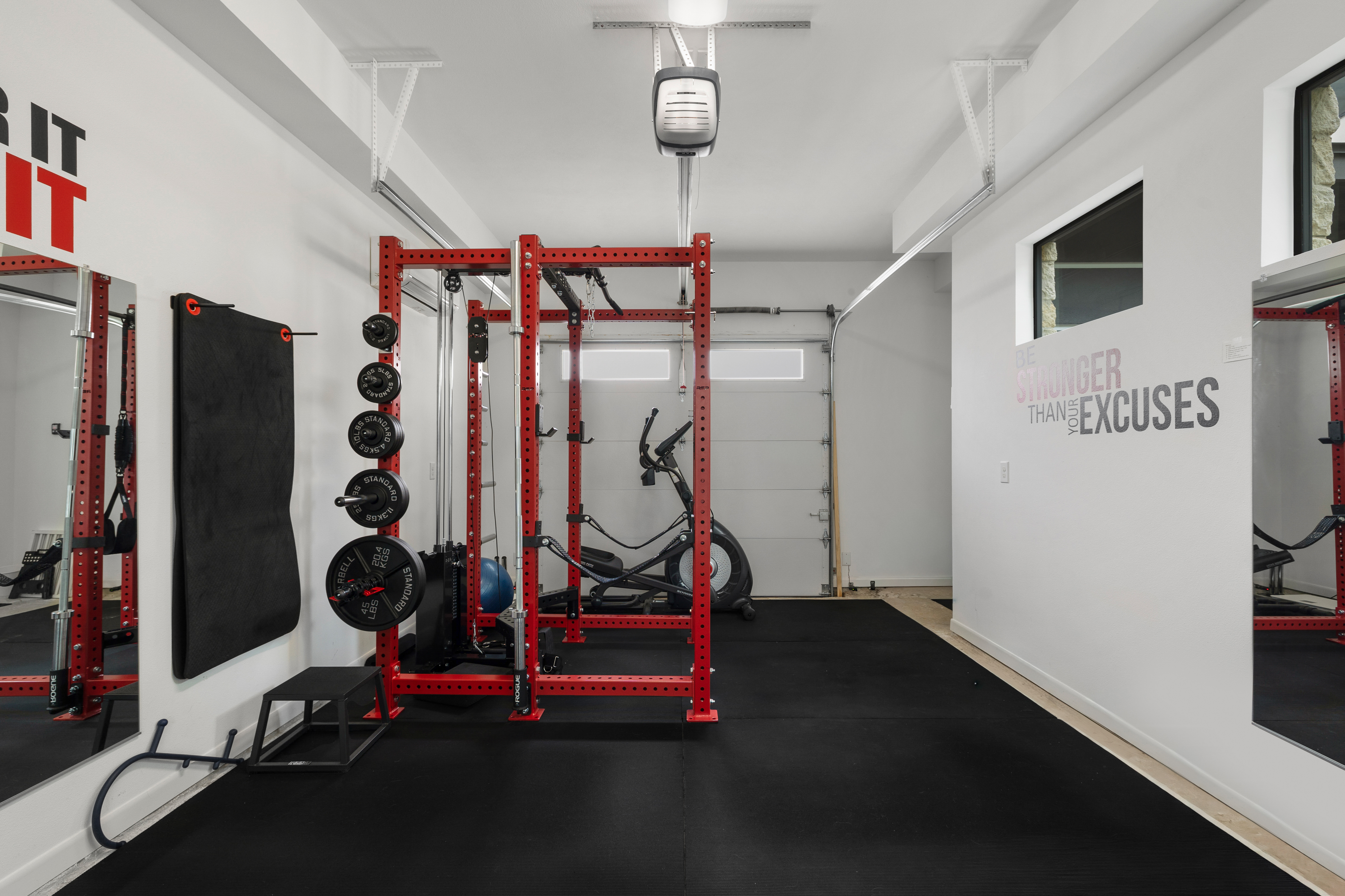  Custom Contemporary with Designer Finishes - 物件實景