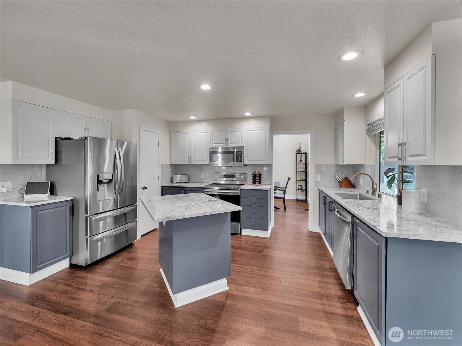 FEDERAL WAY, Washington, 98003, United States, 5 Bedrooms Bedrooms, ,3 BathroomsBathrooms,Residential,For Sale,1876499