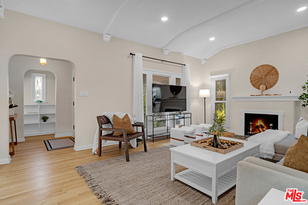 Los Angeles, California, 90025, United States, 5 Bedrooms Bedrooms, ,4 BathroomsBathrooms,Residential,For Sale,1934353