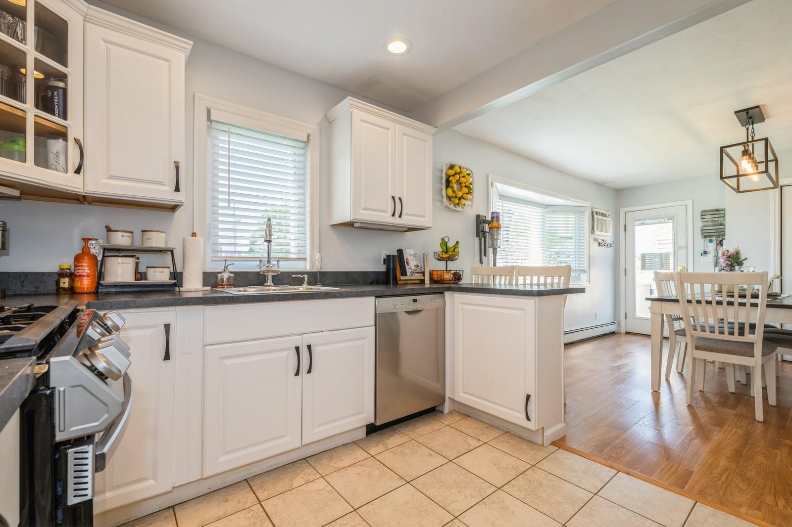 Lindenhurst, New York, 11757, United States, 2 Bedrooms Bedrooms, ,1 BathroomBathrooms,Residential,For Sale,1847928