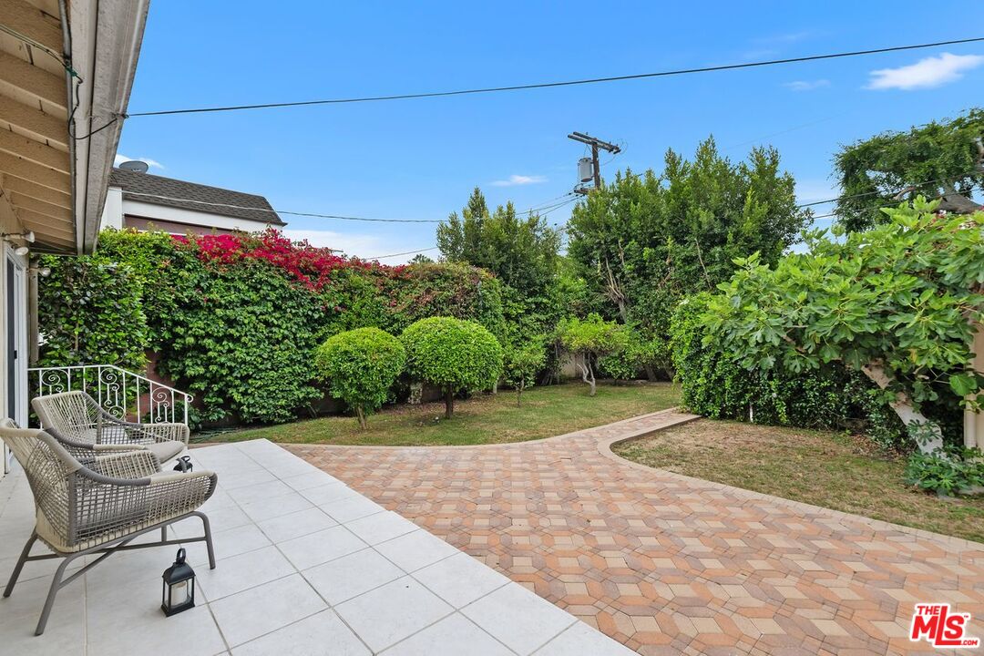 Los Angeles, California, 90048, United States, 4 Bedrooms Bedrooms, ,4 BathroomsBathrooms,Residential,For Sale,1912253