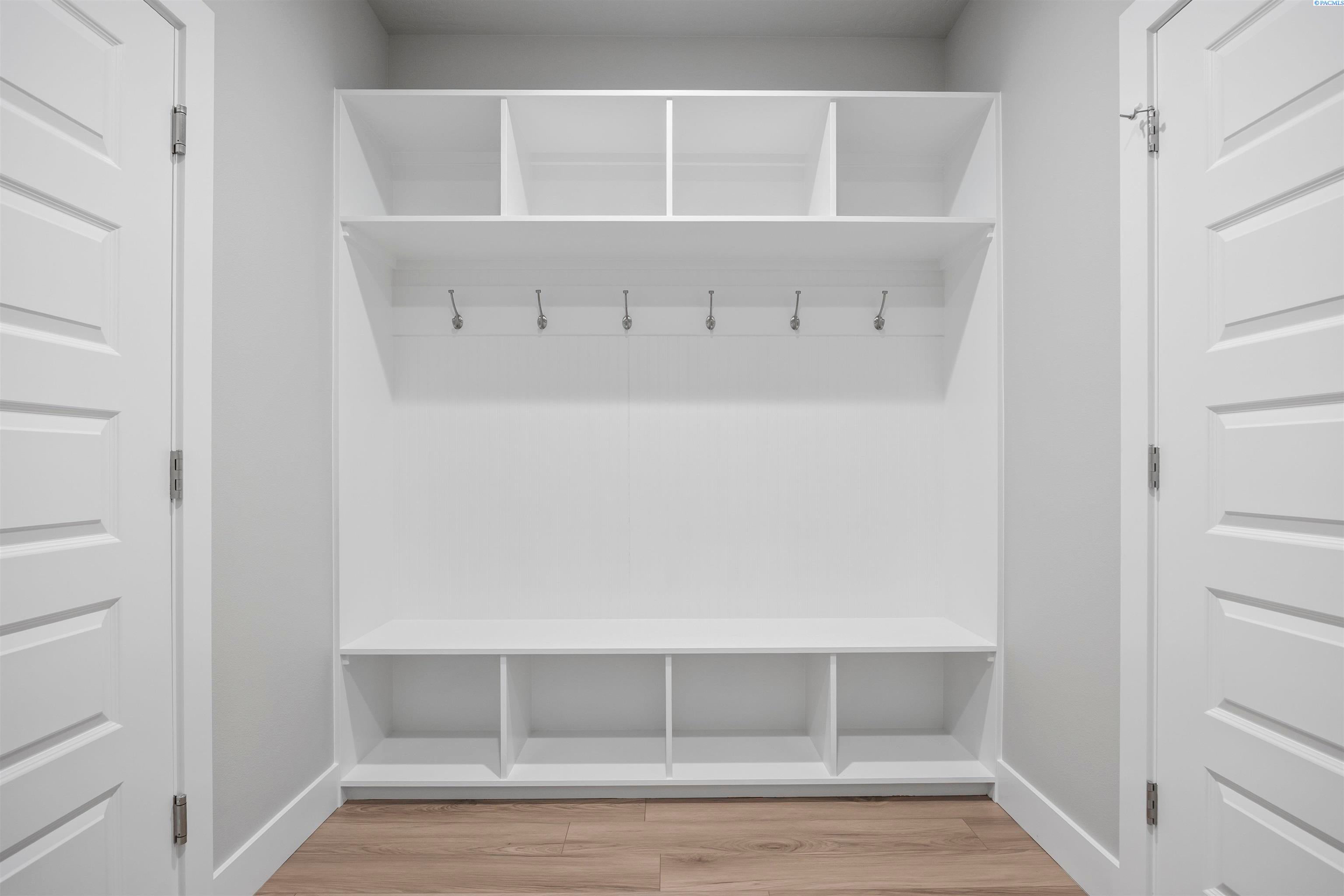 West Richland, Washington, 99353, United States, 4 Bedrooms Bedrooms, ,2 BathroomsBathrooms,Residential,For Sale,2014004