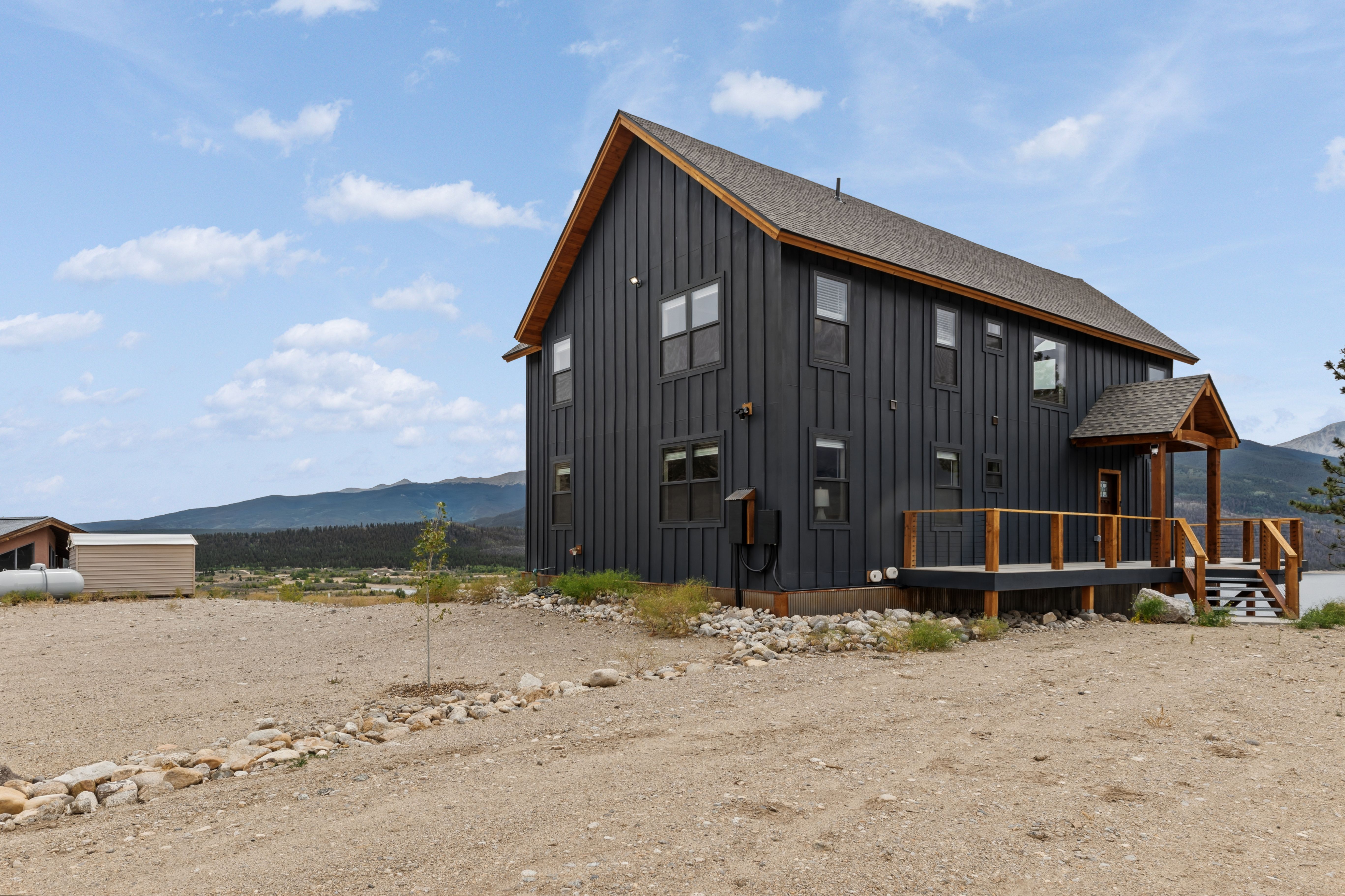  New Construction with Show-Stopping Twin Lakes Views - 物件實景