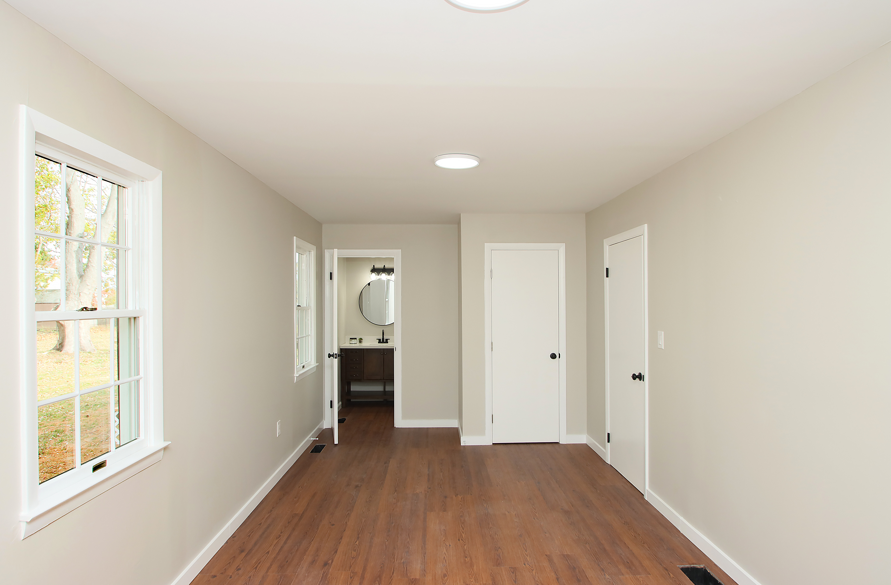 Milford, Connecticut, 06460, United States, 4 Bedrooms Bedrooms, ,2 BathroomsBathrooms,Residential,For Sale,1993433