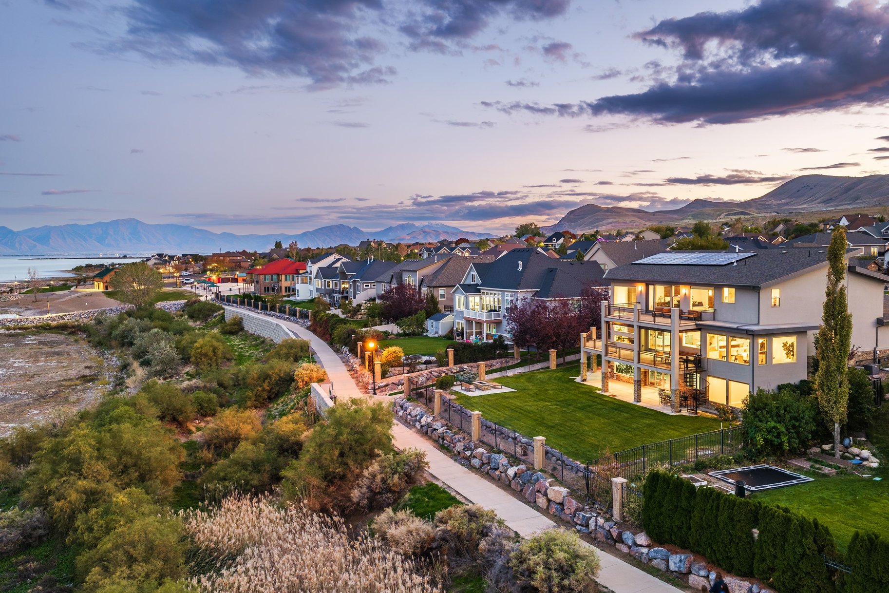  Modern Lakefront Retreat with Breathtaking Lake and Mountain Views - 物件實景