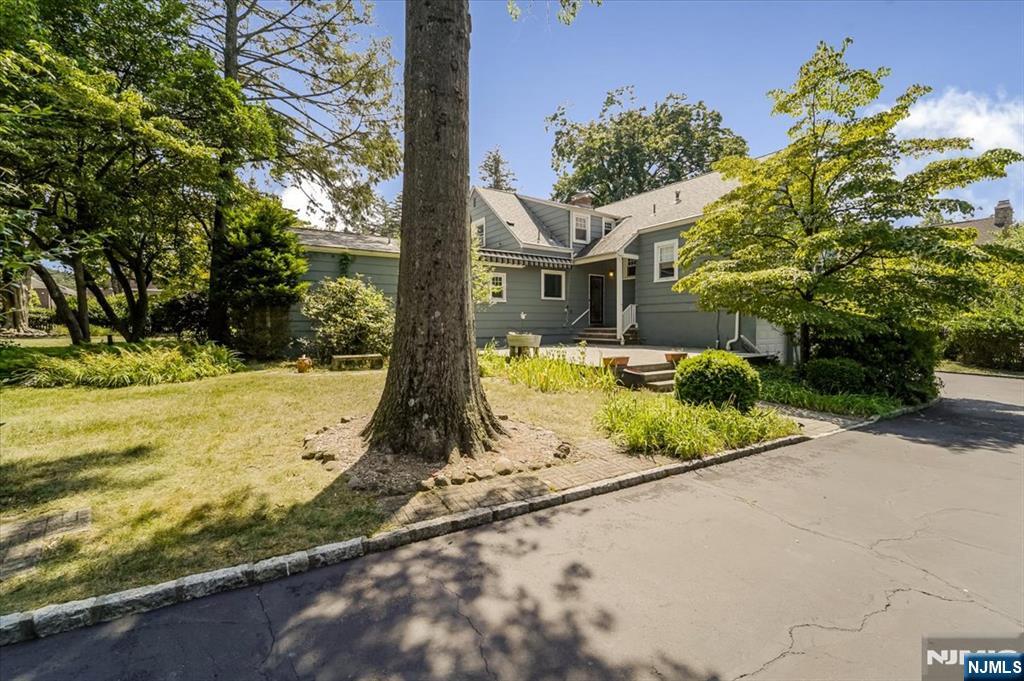 Wyckoff, New Jersey, 07481, United States, 5 Bedrooms Bedrooms, ,3 BathroomsBathrooms,Residential,For Sale,1920026