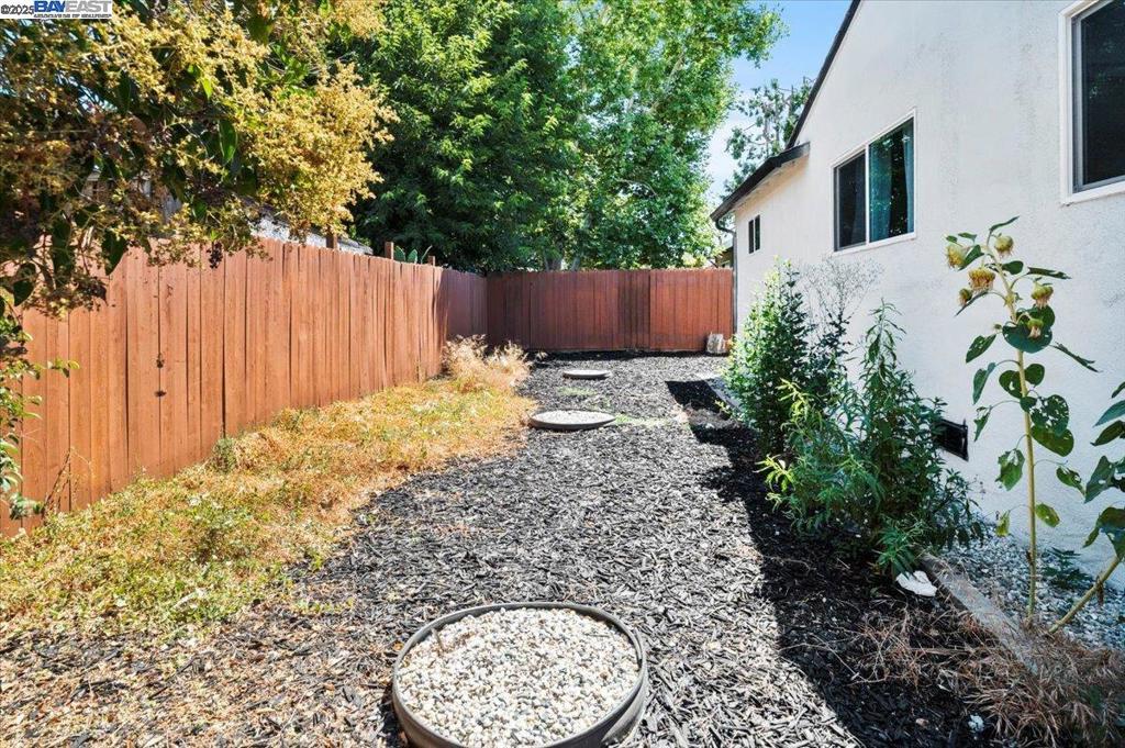 Livermore, California, 94551, United States, 3 Bedrooms Bedrooms, ,2 BathroomsBathrooms,Residential,For Sale,1974358