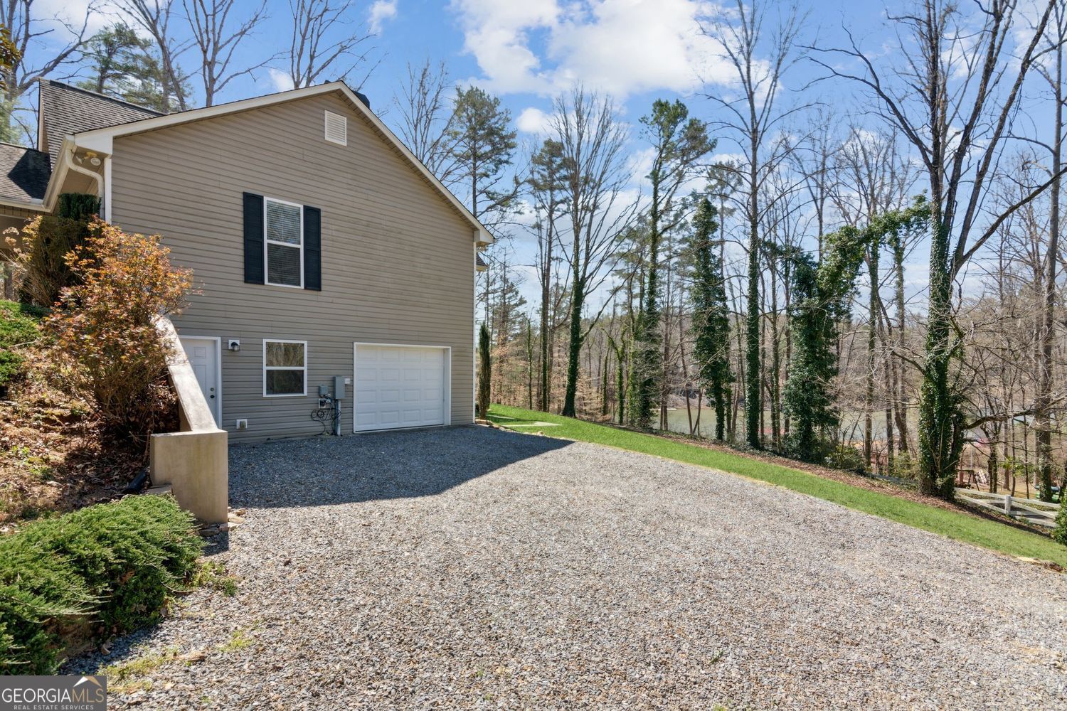 Blairsville, Georgia, 30512, United States, 4 Bedrooms Bedrooms, ,3 BathroomsBathrooms,Residential,For Sale,1858971