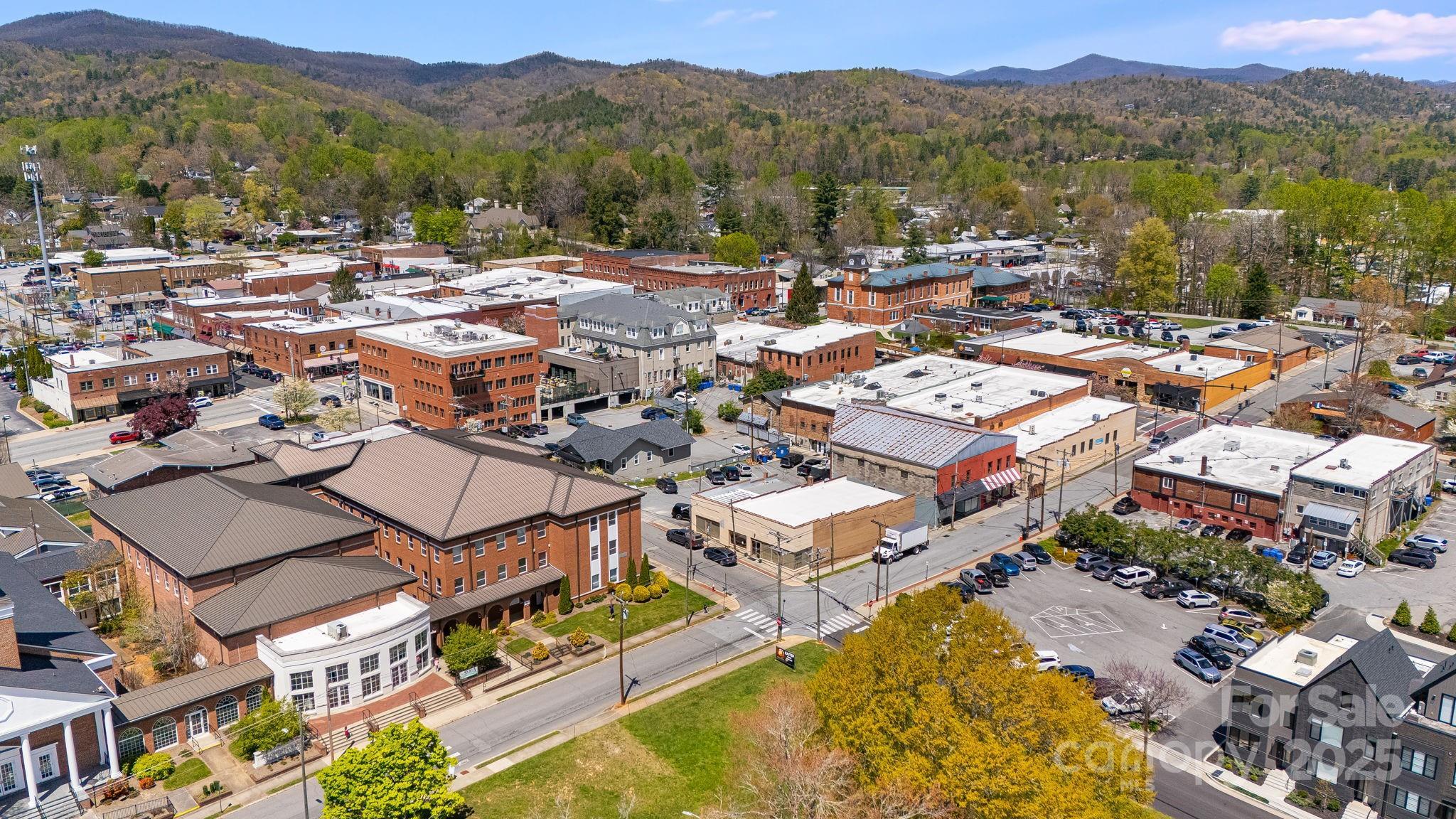 Brevard, North Carolina, 28712, United States, 2 Bedrooms Bedrooms, ,3 BathroomsBathrooms,Residential,For Sale,1778053