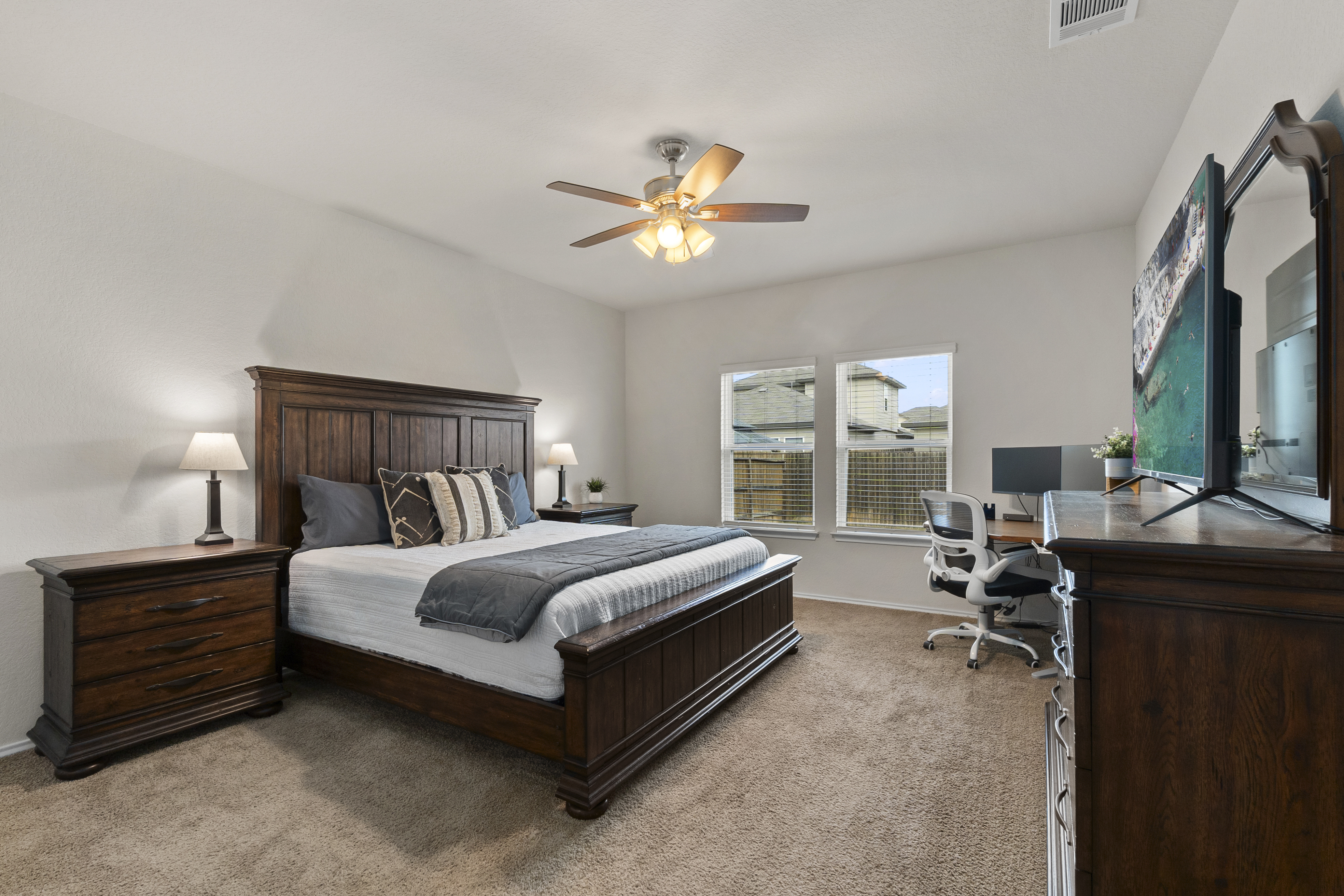  New Braunfels Living with a 2.99% Assumable VA Loan - 物件實景
