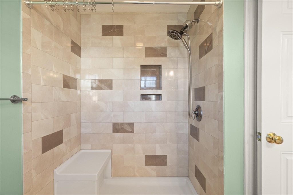 Saugus, Massachusetts, 01906, United States, 2 Bedrooms Bedrooms, ,3 BathroomsBathrooms,Residential,For Sale,2039895