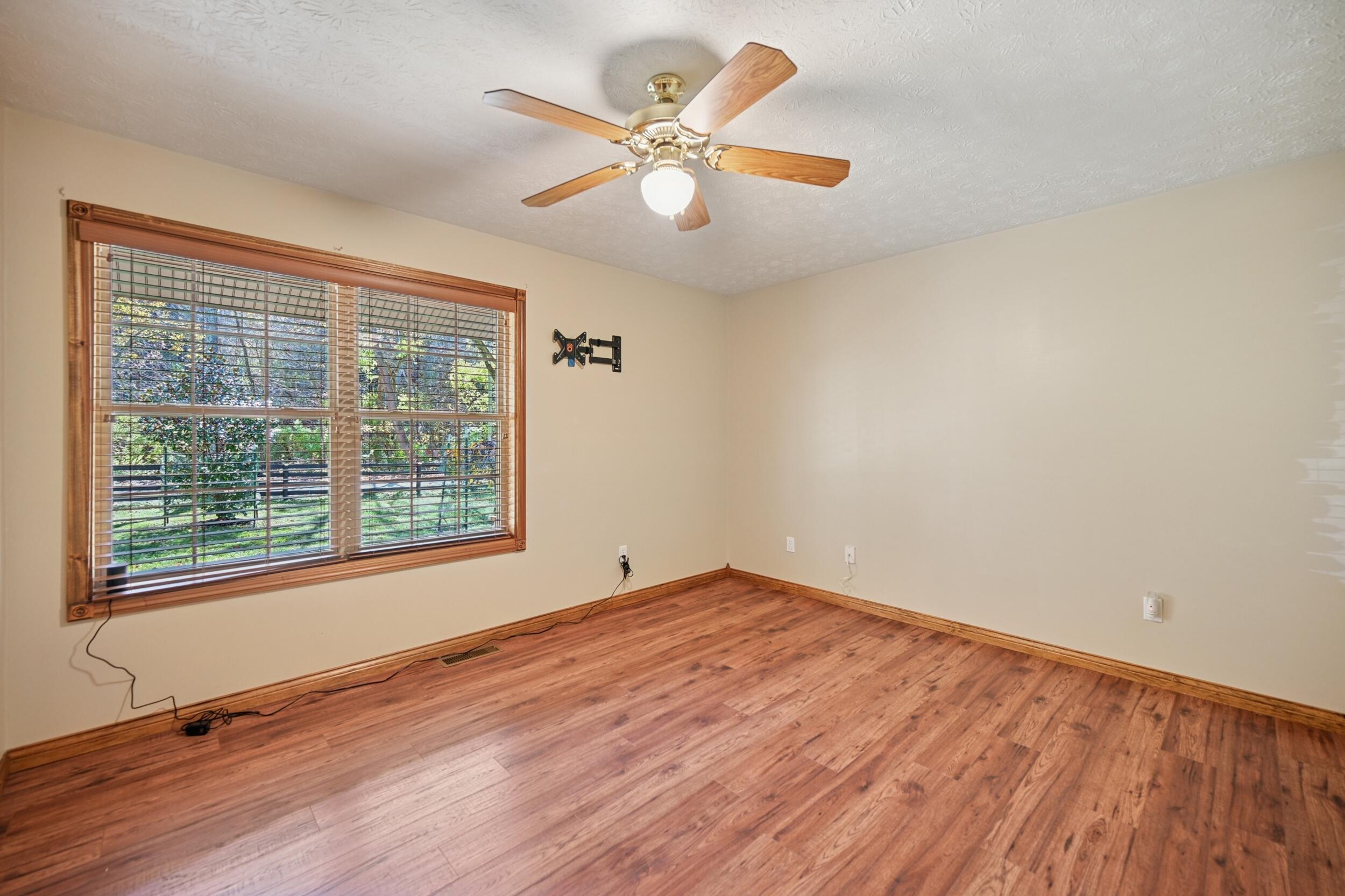 Burlington, Kentucky, 41005, United States, 3 Bedrooms Bedrooms, ,2 BathroomsBathrooms,Residential,For Sale,1989647