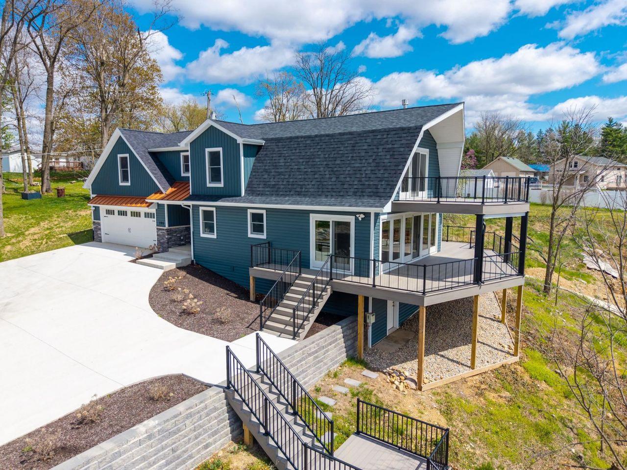Angola, Indiana, 46703, United States, 5 Bedrooms Bedrooms, ,4 BathroomsBathrooms,Residential,For Sale,1806092