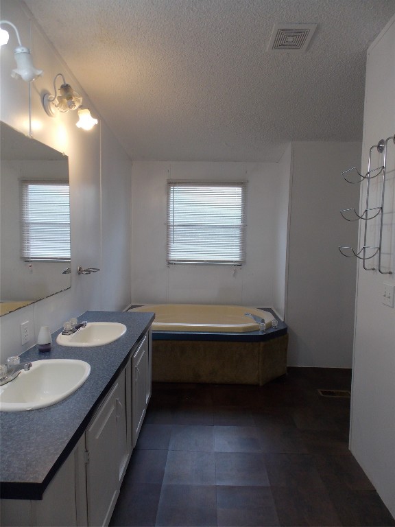 Kennedale, Texas, 76060, United States, 3 Bedrooms Bedrooms, ,2 BathroomsBathrooms,Residential,For Sale,2003458