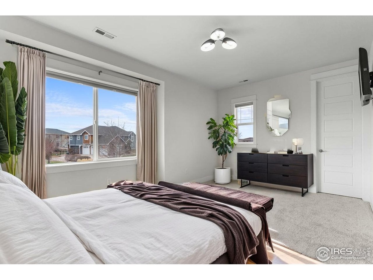 Windsor, Colorado, 80550, United States, 6 Bedrooms Bedrooms, ,4 BathroomsBathrooms,Residential,For Sale,1996243