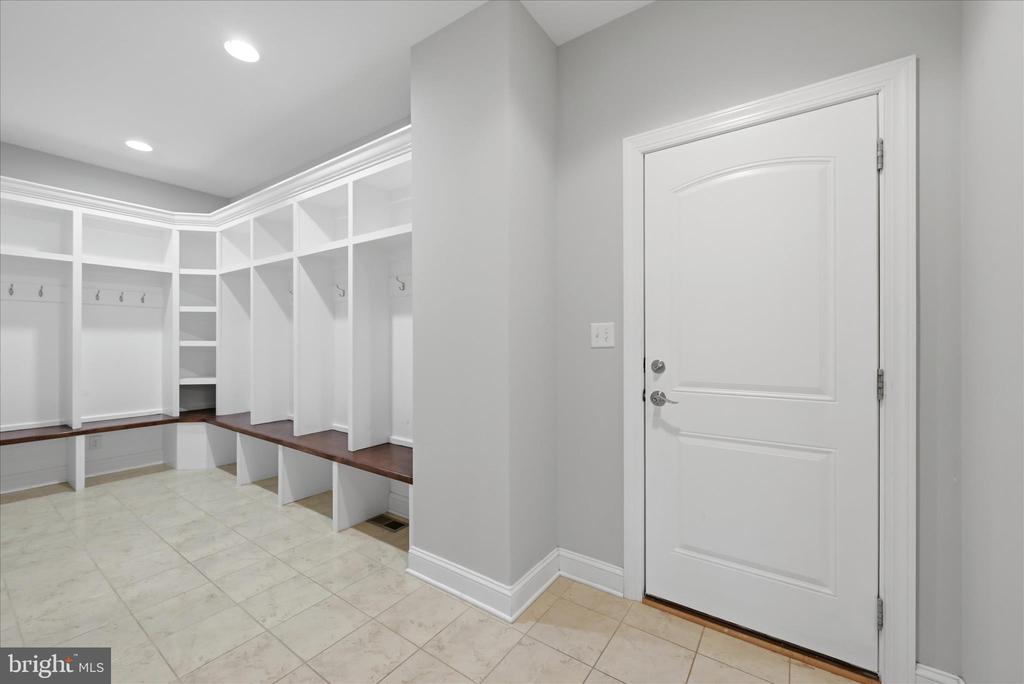 Winchester, Virginia, 22602, United States, 6 Bedrooms Bedrooms, ,5 BathroomsBathrooms,Residential,For Sale,2032756