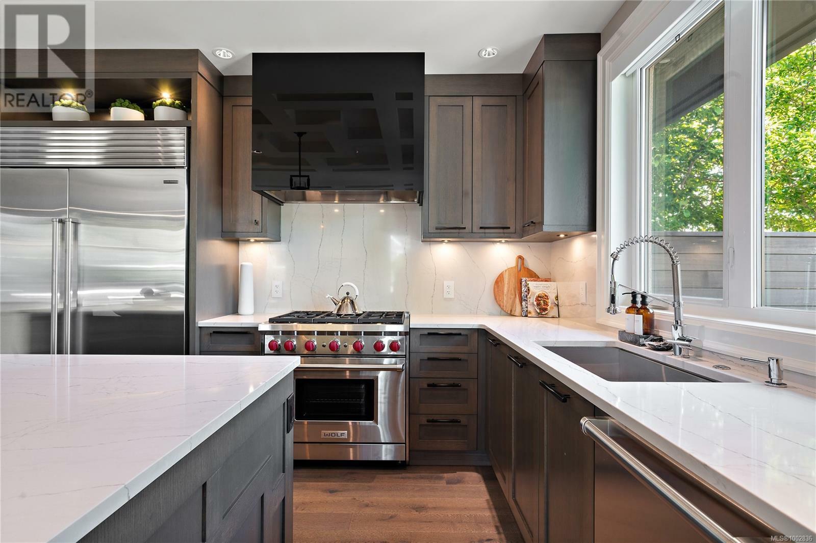 OAK BAY, British Columbia, V8R 3L8, CA, 6 Bedrooms Bedrooms, ,6 BathroomsBathrooms,Residential,For Sale,1874801