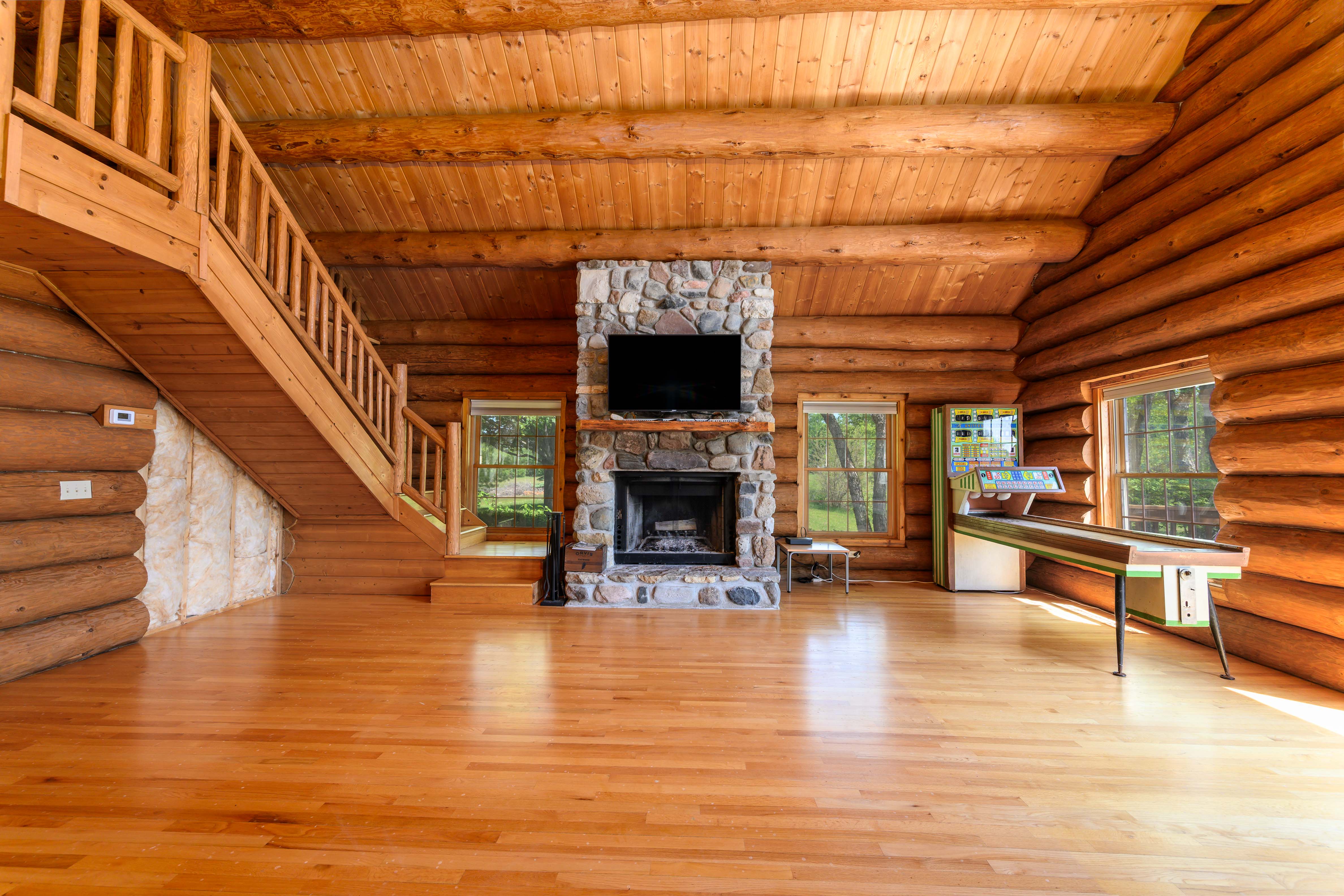  Stunning Real Log Home - 物件實景