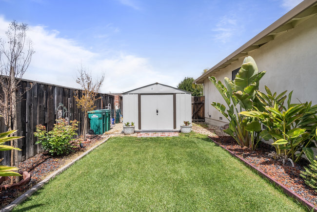 Hollister, California, 95023, United States, 3 Bedrooms Bedrooms, ,2 BathroomsBathrooms,Residential,For Sale,1882231