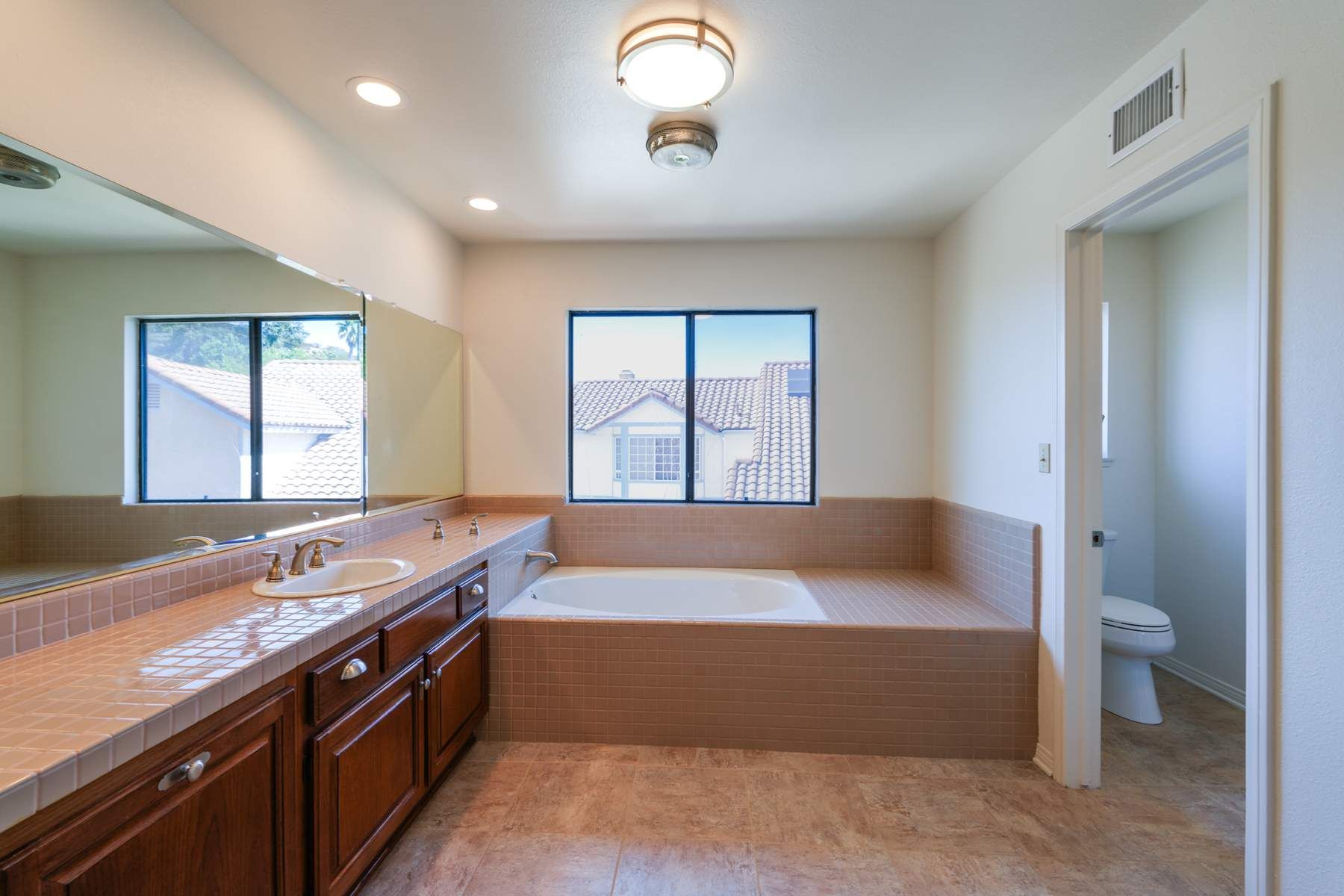  2440 Flintridge Drive - 物件實景