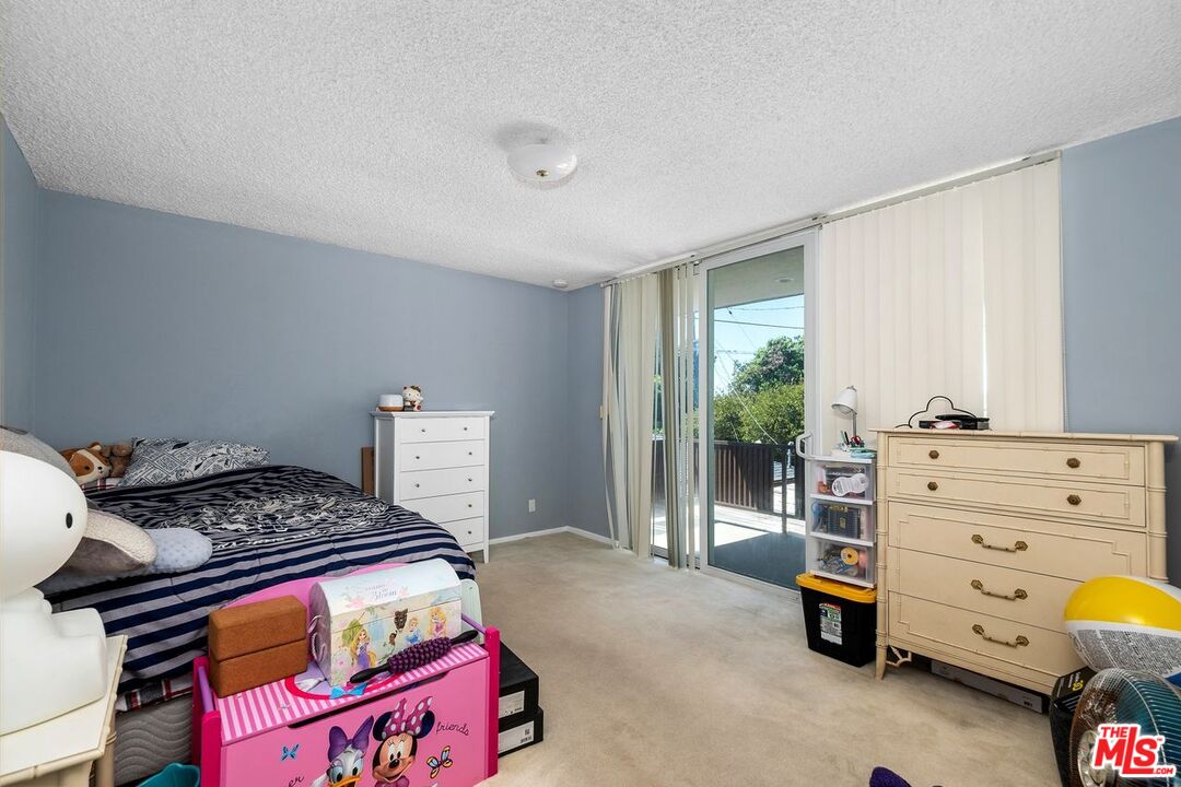Los Angeles, California, 90056, United States, 5 Bedrooms Bedrooms, ,5 BathroomsBathrooms,Residential,For Sale,1918507