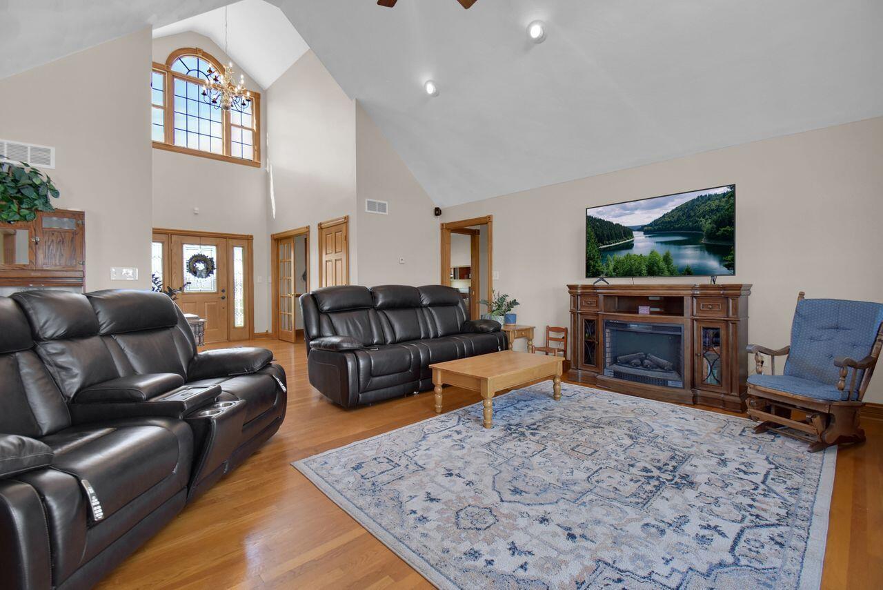 Dry Ridge, Kentucky, 41035, United States, 5 Bedrooms Bedrooms, ,4 BathroomsBathrooms,Residential,For Sale,1818074