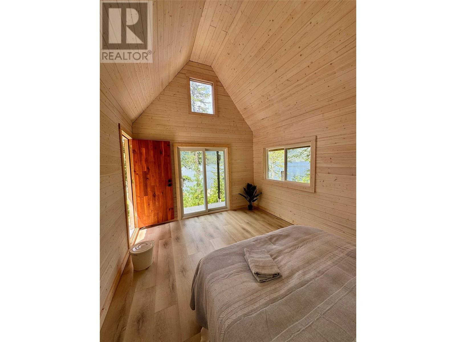SICAMOUS, British Columbia, V0E 2V0, CA, 3 Bedrooms Bedrooms, ,2 BathroomsBathrooms,Residential,For Sale,1838077