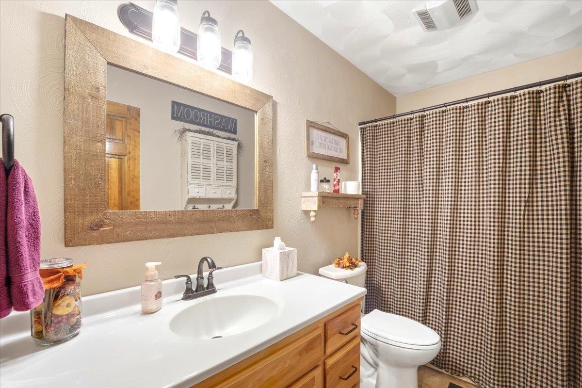 Independence, Iowa, 50644, United States, 3 Bedrooms Bedrooms, ,2 BathroomsBathrooms,Residential,For Sale,1982110