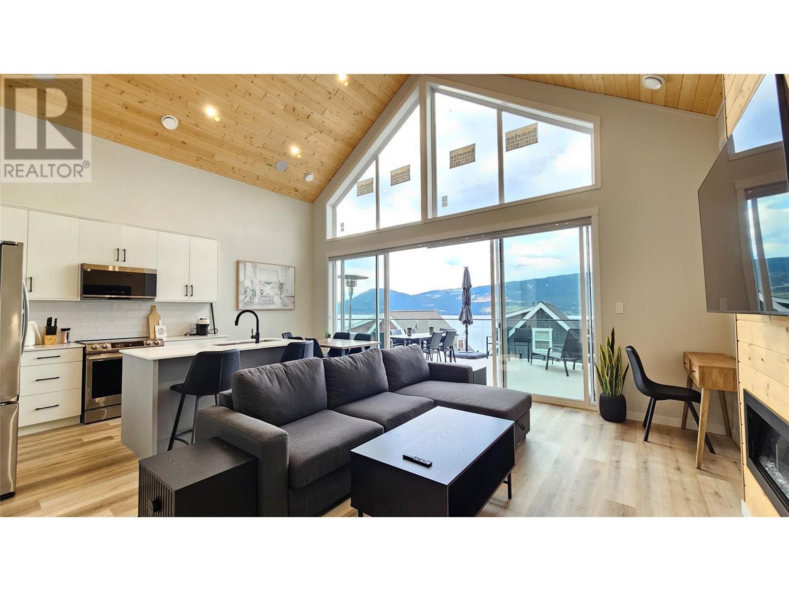 KELOWNA, British Columbia, V1Z 3R8, CA, 3 Bedrooms Bedrooms, ,2 BathroomsBathrooms,Residential,For Sale,1865801