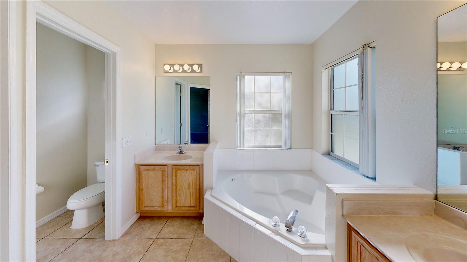 KISSIMMEE, Florida, 34747, United States, 7 Bedrooms Bedrooms, ,6 BathroomsBathrooms,Residential,For Sale,1878107