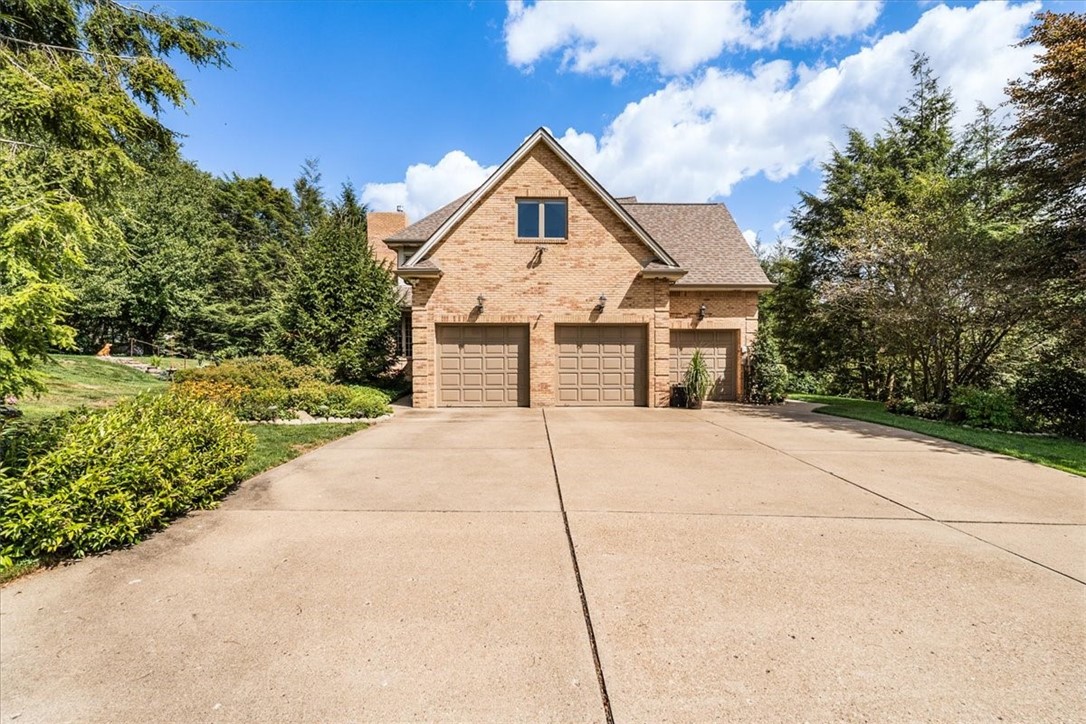 Marshall, Pennsylvania, 15090, United States, 4 Bedrooms Bedrooms, ,5 BathroomsBathrooms,Residential,For Sale,1989478