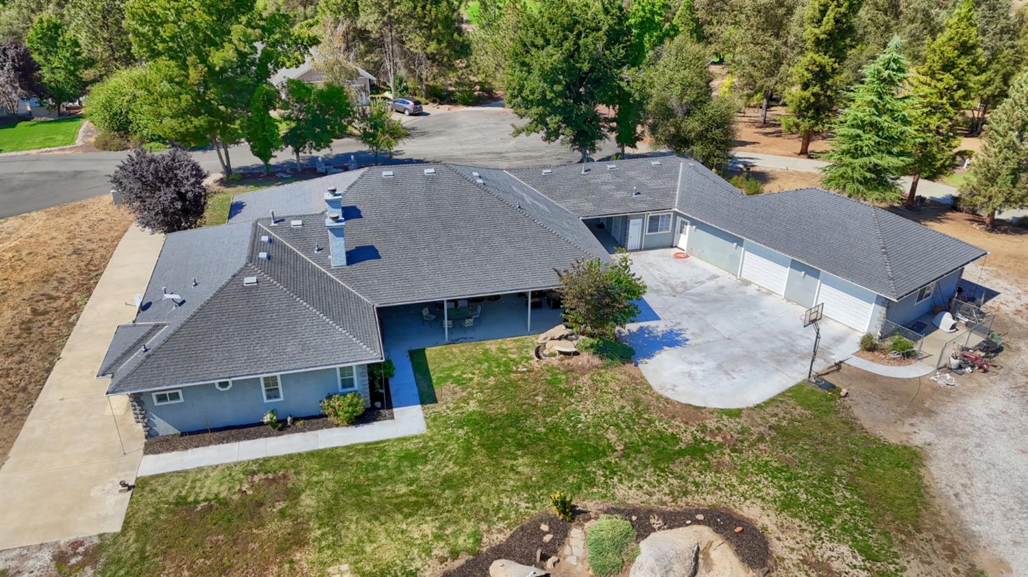 Ahwahnee, California, 93601, United States, 5 Bedrooms Bedrooms, ,4 BathroomsBathrooms,Residential,For Sale,2043706