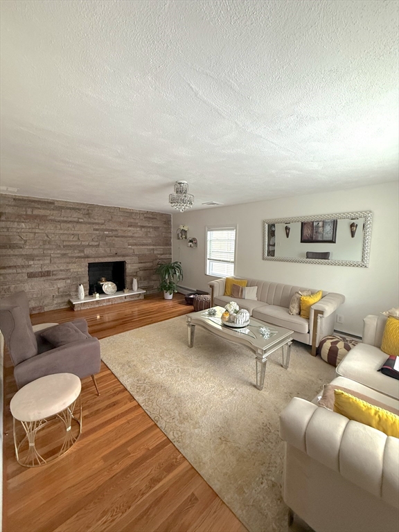 Everett, Massachusetts, 02149, United States, 6 Bedrooms Bedrooms, ,4 BathroomsBathrooms,Residential,For Sale,1938376