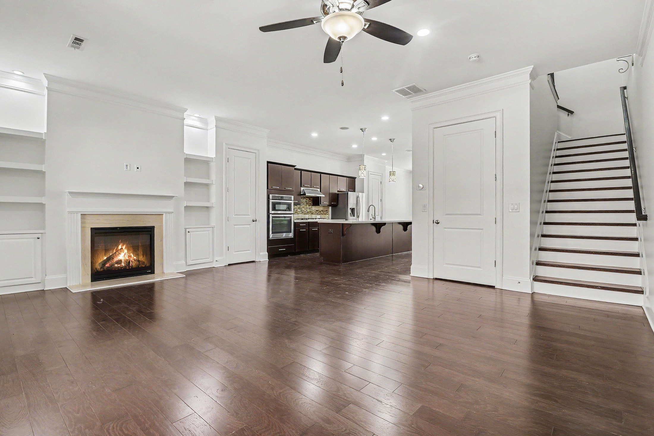  Beautiful Move-in Ready Townhome in the Gated Gramercy Community - 物件實景