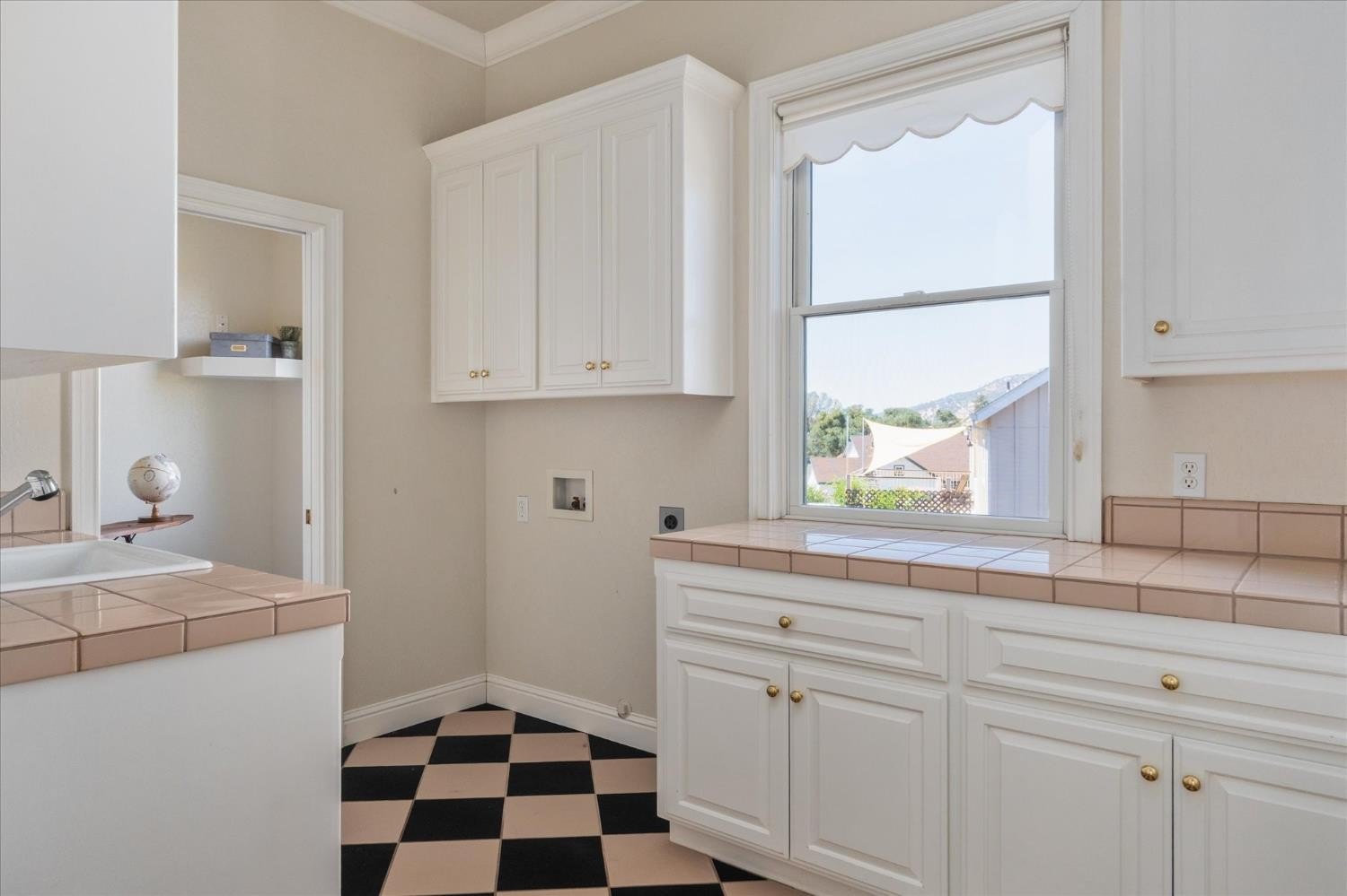 Angels Camp, California, 95222, United States, 5 Bedrooms Bedrooms, ,5 BathroomsBathrooms,Residential,For Sale,1979425