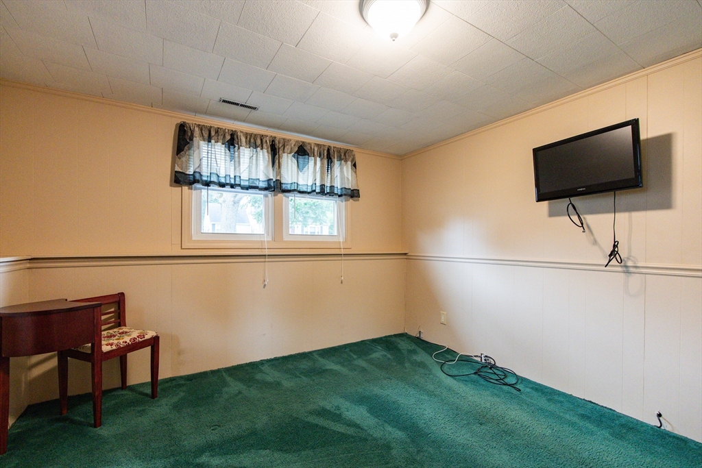 Stoughton, Massachusetts, 02072, United States, 4 Bedrooms Bedrooms, ,2 BathroomsBathrooms,Residential,For Sale,1976018