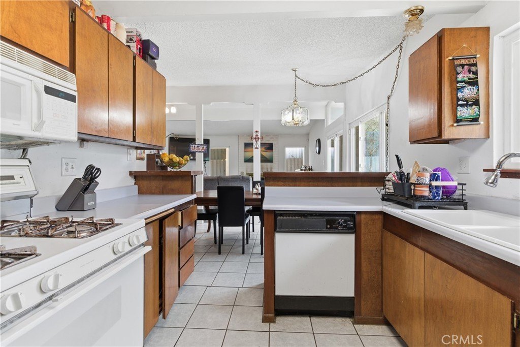 Jurupa Valley, California, 92509, United States, 4 Bedrooms Bedrooms, ,3 BathroomsBathrooms,Residential,For Sale,2008613