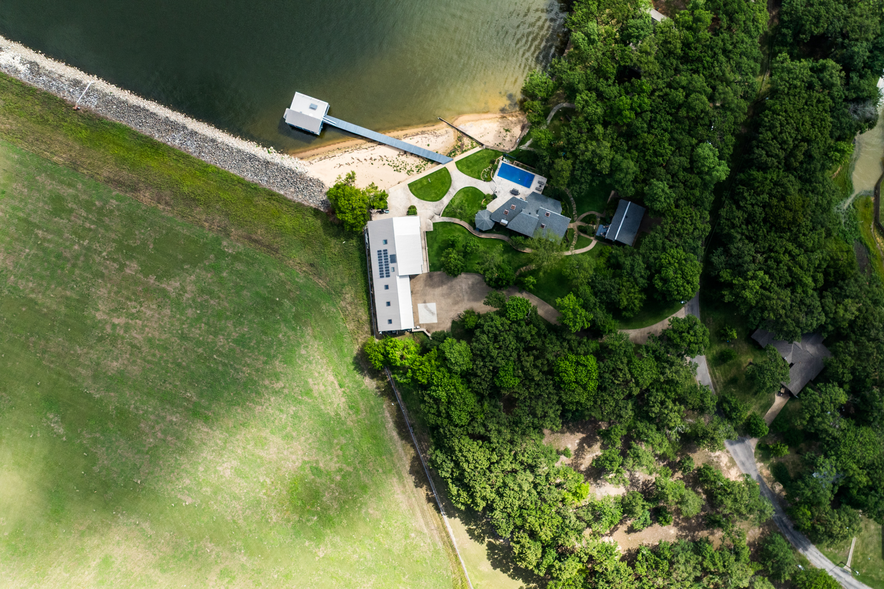  Waterfront Compound on 3.746 Acres at Cedar Creek Lake - 物件實景