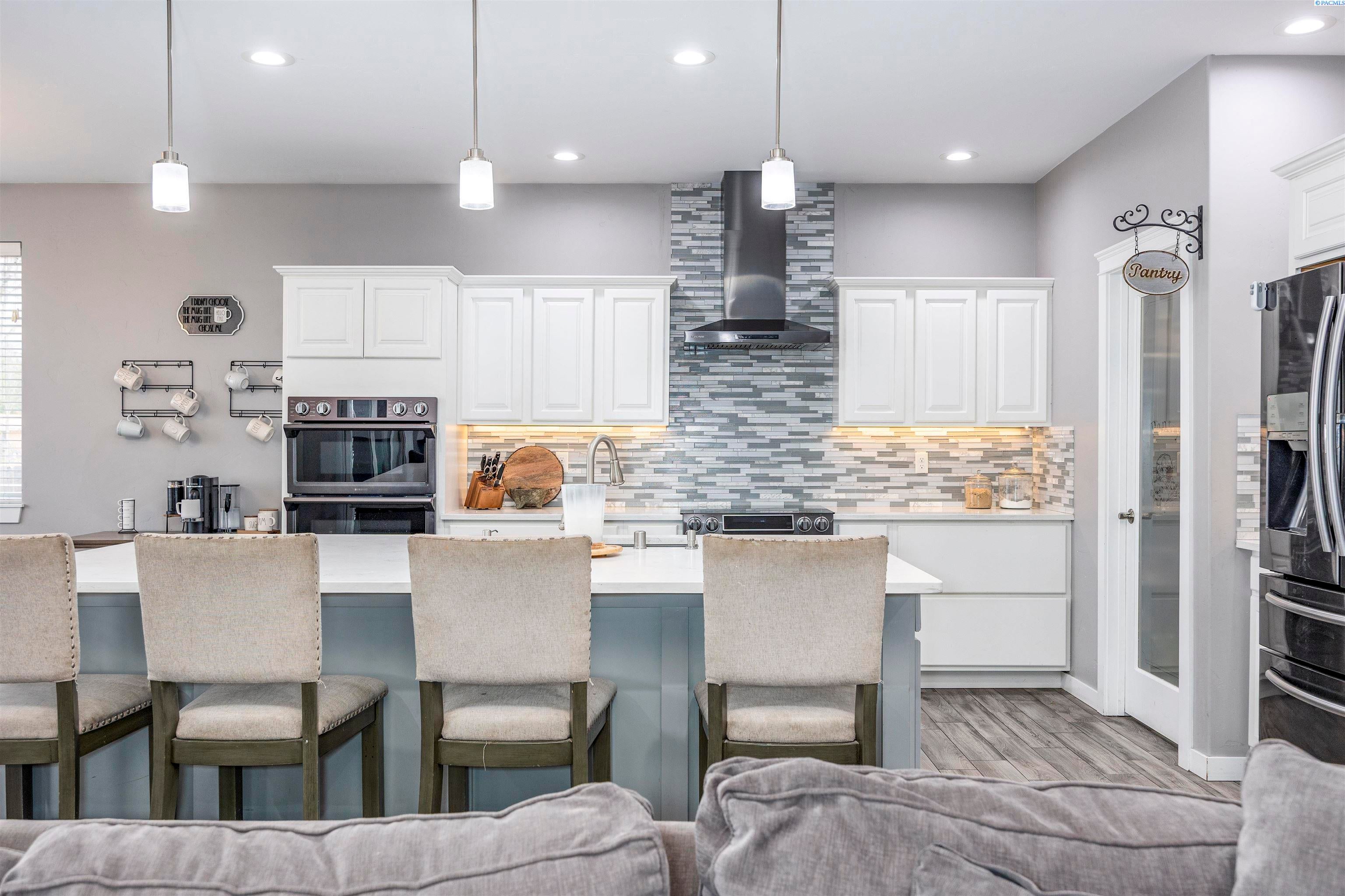 Pasco, Washington, 99301, United States, 6 Bedrooms Bedrooms, ,3 BathroomsBathrooms,Residential,For Sale,2005744