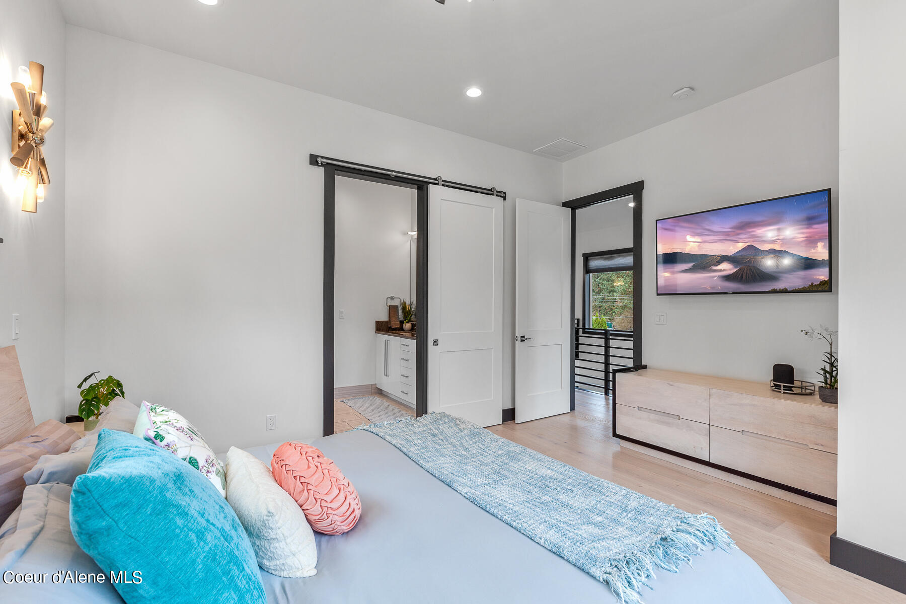 Coeur d'Alene, Idaho, 83814, United States, 4 Bedrooms Bedrooms, ,1 BathroomBathrooms,Residential,For Sale,1975946