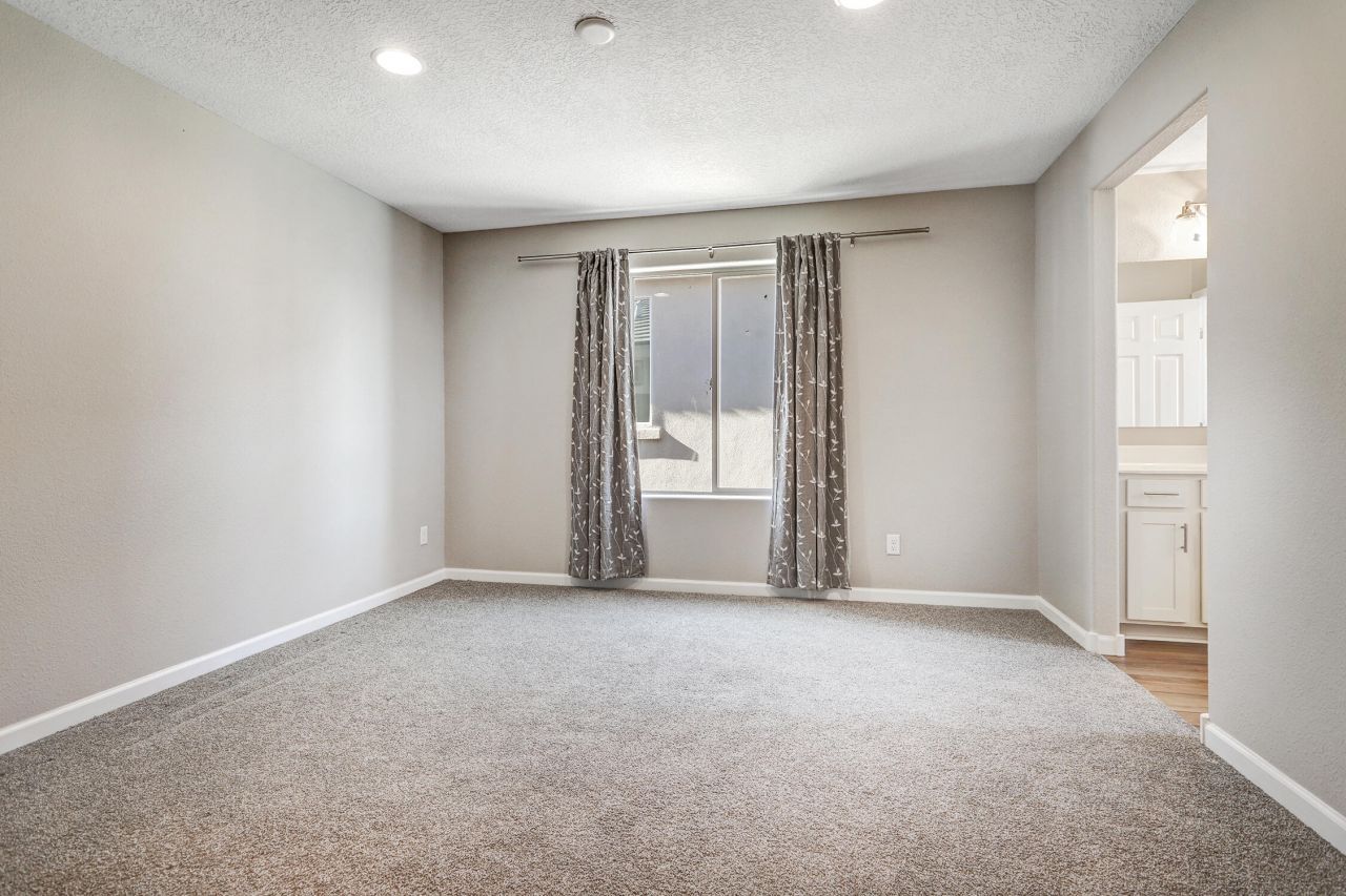 Rio Rancho, New Mexico, 87124, United States, 5 Bedrooms Bedrooms, ,4 BathroomsBathrooms,Residential,For Sale,2003162