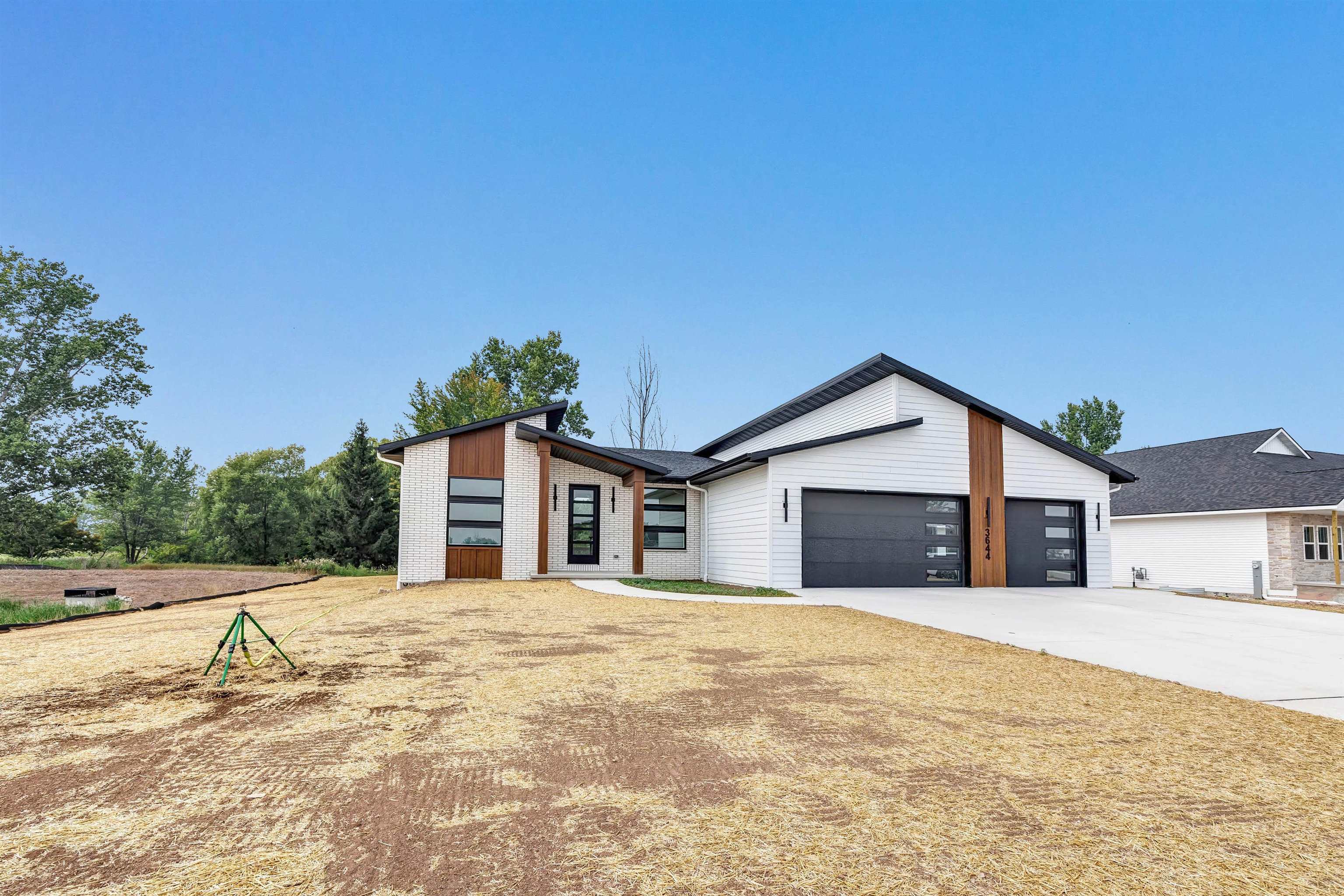 DE PERE, Wisconsin, 54115, United States, 3 Bedrooms Bedrooms, ,3 BathroomsBathrooms,Residential,For Sale,1911999