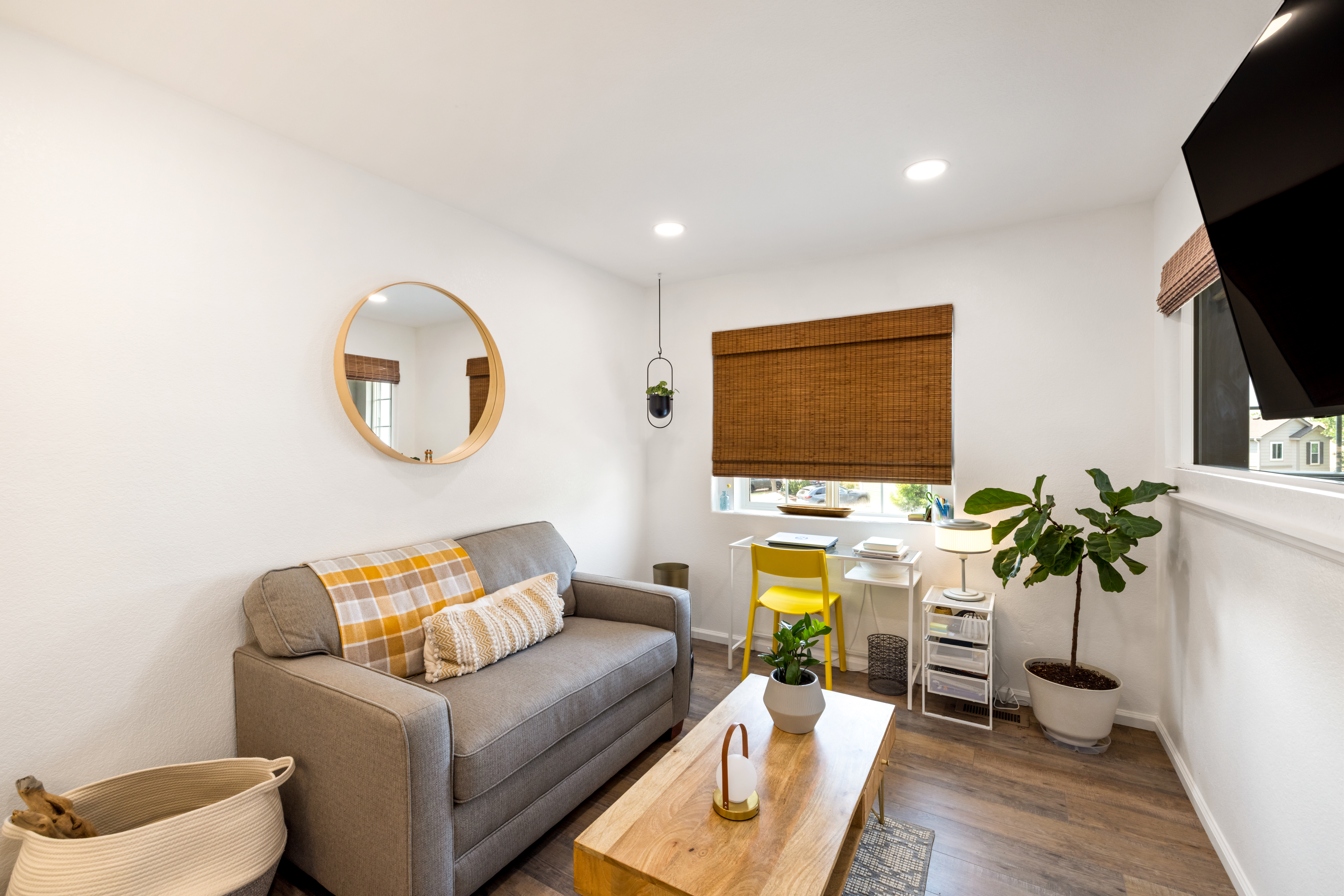  Thoughtfully maintained + beautifully updated, this Highlands Ranch home - 物件實景